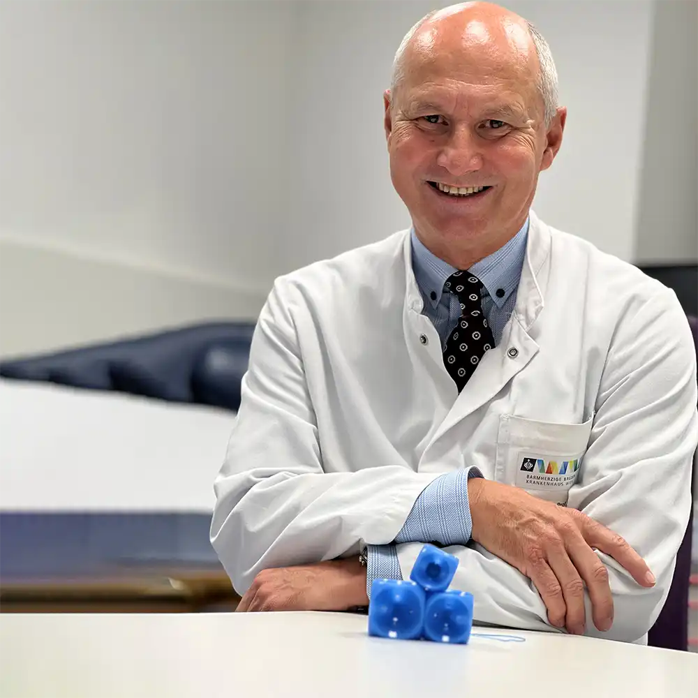 Prof. Dr. Nemeth, Ph.D. mit Pessaren