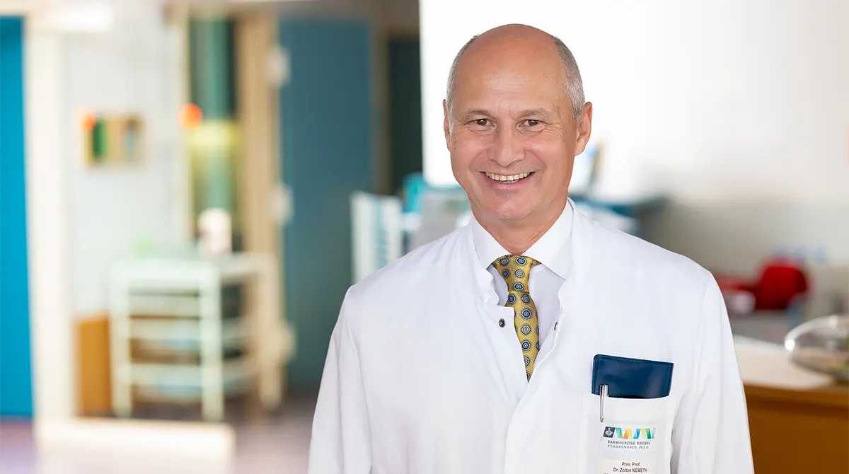 Ich empfehle die Pessartherapie so lange wie möglich durchzuführen. Eine Operation rate ich erst an, wenn die konservative Therapie an ihre Grenzen stößt.